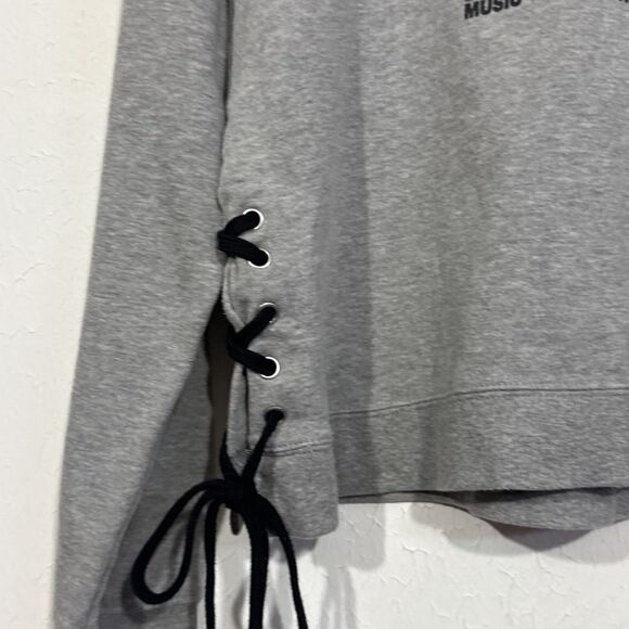 MTV Women’s Gray I Want My MTV Cropped Sweatshirt XL Lace up peek a boo sides - Picture 3 of 6